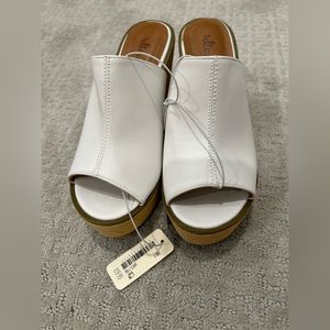 NWT Altar’d State White Wedge/Sandals (6)